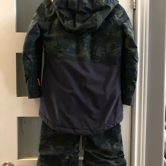 Beautiful Orage brand ski jacket and pants. - Picture 7 of 7